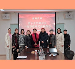 Zheng Xiaoyan, presidente da Associação Provincial de Mulheres Empresárias, e sua delegação visitaram o VSEE para uma inspeção